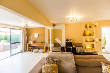 Sala  de casa de condomínio à venda com 3 quartos, 180m² em Residencial Tambore Iii, Santana de Parnaíba