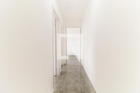 Corredor de apartamento para alugar com 2 quartos, 43m² em Vila Lourdes, São Paulo