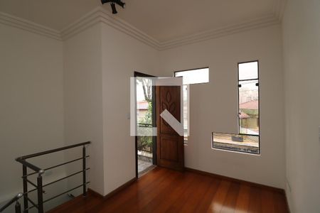 Hall de casa para alugar com 3 quartos, 230m² em Quinta da Paineira, São Paulo