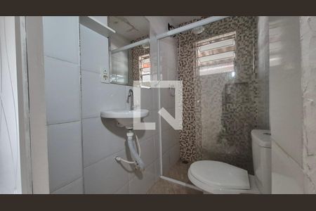 Banheiro da suíte de casa para alugar com 2 quartos, 70m² em Campestre, Santo André