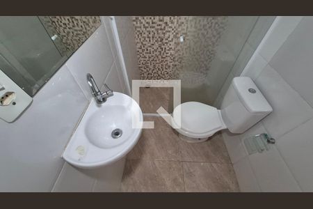 Banheiro da suíte de casa para alugar com 2 quartos, 70m² em Campestre, Santo André