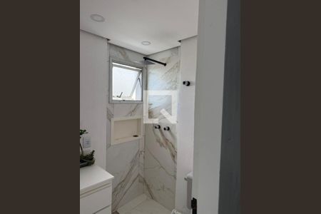 BANHEIRO de apartamento à venda com 2 quartos, 56m² em Vila Bertioga, São Paulo