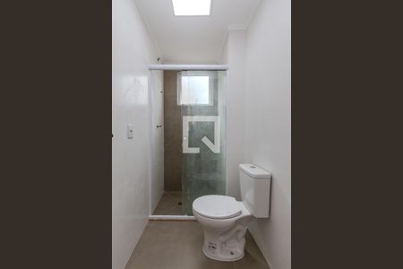 Banheiro de apartamento à venda com 1 quarto, 42m² em Santo Antônio, Porto Alegre