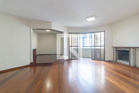 Sala de apartamento para alugar com 3 quartos, 137m² em Indianópolis, São Paulo