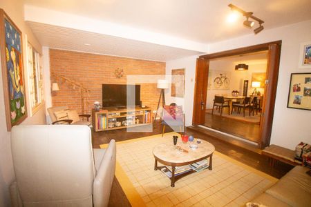 Sala de TV de casa à venda com 4 quartos, 313m² em Jardim Petropolis, São Paulo