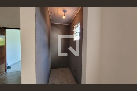 Quarto 01 - Closet de casa para alugar com 2 quartos, 150m² em Jardim Karine, Itaquaquecetuba