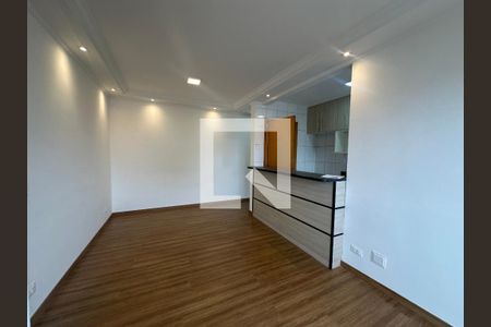 Sala de apartamento à venda com 2 quartos, 58m² em Jardim Tupanci, Barueri