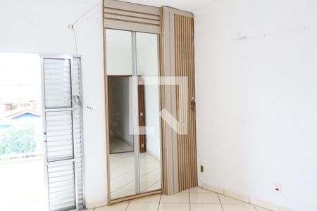 Quarto Suite de casa para alugar com 2 quartos, 250m² em Vila Ester, São Paulo