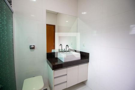 Banheiro da Suíte de casa de condomínio para alugar com 3 quartos, 350m² em Parque Jataí, Votorantim