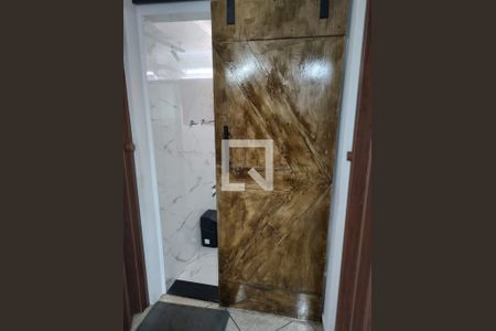 Banheiro de apartamento à venda com 2 quartos, 55m² em Vila Camilópolis, Santo André