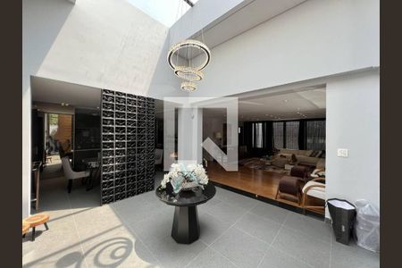 Casa à venda com 4 quartos, 400m² em Jardim Leonor, São Paulo