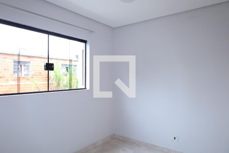 Quarto 1 de casa para alugar com 2 quartos, 86m² em Jardim Senice, São Paulo