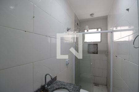 Banheiro de kitnet/studio para alugar com 1 quarto, 55m² em Curicica, Rio de Janeiro