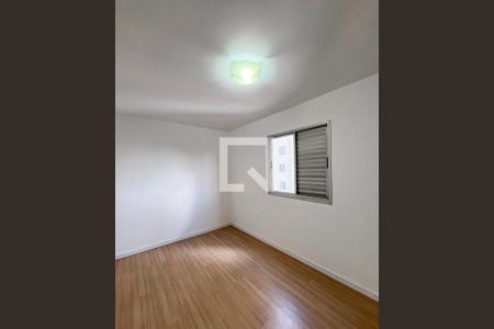 Suite de apartamento para alugar com 2 quartos, 52m² em Vila Liviero, São Paulo
