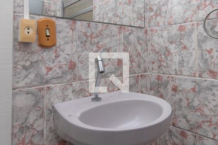 Banheiro de casa à venda com 1 quarto, 120m² em Cavalhada, Porto Alegre