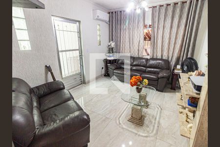 Sala de casa para alugar com 3 quartos, 136m² em Parque Sevilha, São Paulo