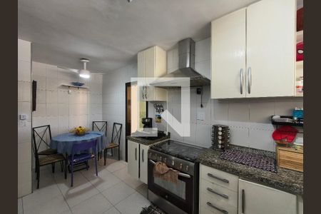 Cozinha de casa de condomínio à venda com 3 quartos, 250m² em Taquara, Rio de Janeiro