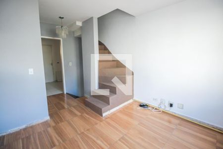 Sala de casa para alugar com 2 quartos, 77m² em Campo Limpo, São Paulo