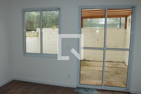 Casa de Condomínio para alugar com 2 quartos, 85m² em Esmeralda Park (caucaia do Alto), Cotia