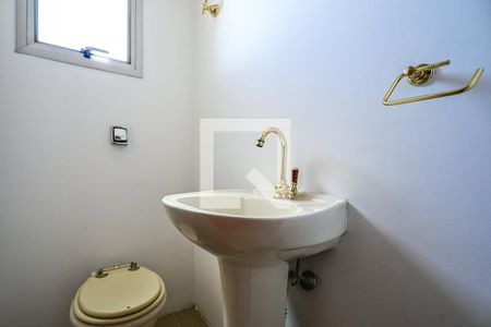 Lavabo de apartamento para alugar com 3 quartos, 160m² em Vila Suzana, São Paulo