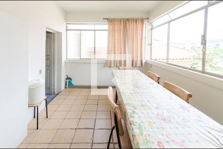 Casa à venda com 353m², 3 quartos e 2 vagasÁrea de serviço