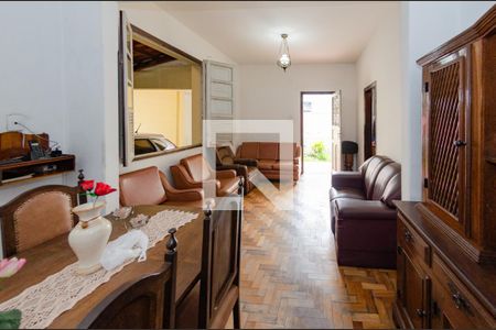 Casa à venda com 353m², 3 quartos e 2 vagasSala