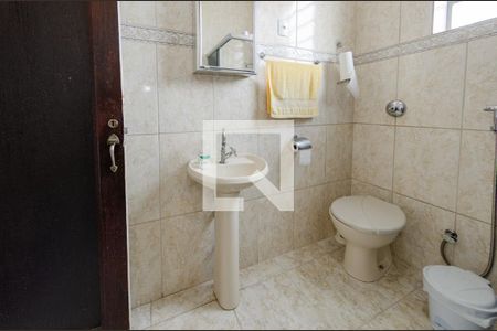 Casa à venda com 353m², 3 quartos e 2 vagasBanheiro social
