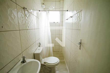 Banheiro de casa de condomínio para alugar com 2 quartos, 68m² em São José do Rio Preto, Praia Grande