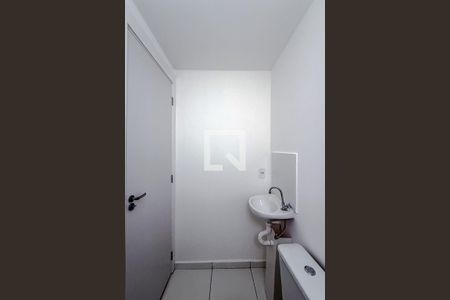Banheiro de kitnet/studio para alugar com 1 quarto, 24m² em Chácara Inglesa, São Paulo