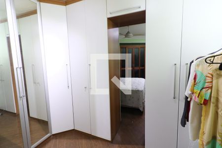 Closet da suíte 1 de casa para alugar com 3 quartos, 350m² em São Pedro, Osasco