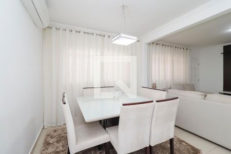Sala de Jantar de casa à venda com 3 quartos, 215m² em Vila Carmosina, São Paulo