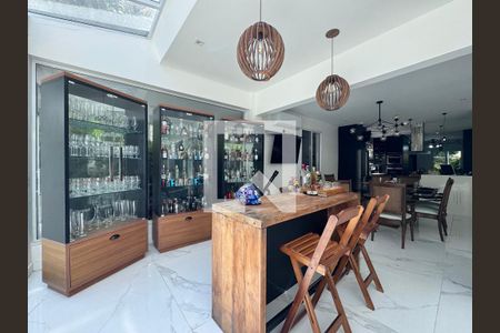 Sala de casa de condomínio à venda com 6 quartos, 1500m² em Vargem Grande, Rio de Janeiro