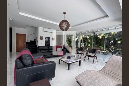 Sala de casa de condomínio à venda com 6 quartos, 1500m² em Vargem Grande, Rio de Janeiro