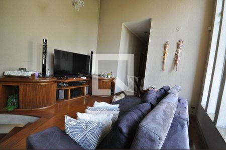 Sala de TV de casa para alugar com 4 quartos, 600m² em Vila Irmaos Arnoni, São Paulo