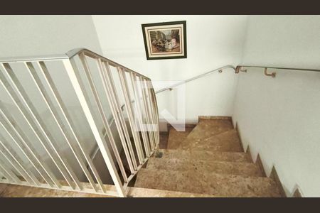 Escada de casa à venda com 3 quartos, 170m² em Lapa, São Paulo