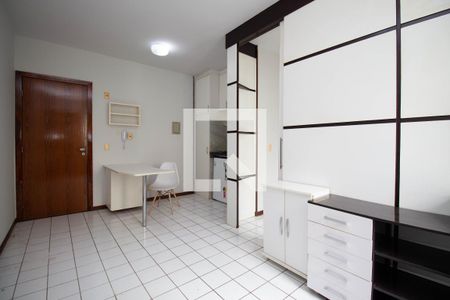 Sala de kitnet/studio para alugar com 1 quarto, 30m² em Asa Norte, Brasília