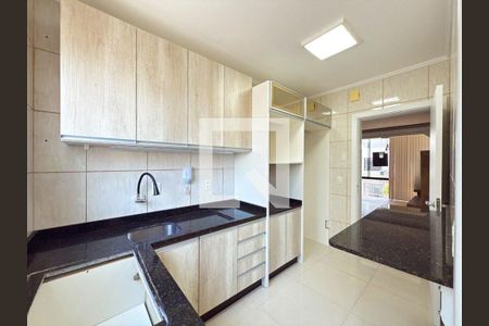 Cozinha  de apartamento para alugar com 2 quartos, 65m² em Passo d’Areia, Porto Alegre