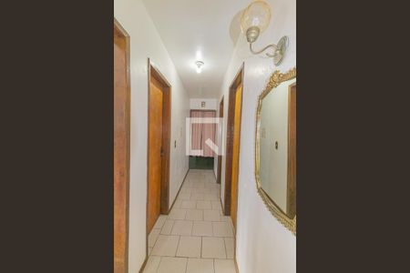 Corredor de casa à venda com 6 quartos, 290m² em Rio Branco, Canoas