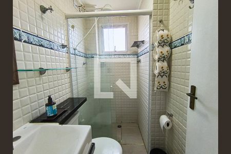 Banheiro de apartamento para alugar com 1 quarto, 40m² em Vila Tupi, Praia Grande