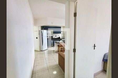Banheiro de apartamento para alugar com 1 quarto, 40m² em Vila Tupi, Praia Grande