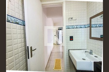 Banheiro de apartamento para alugar com 1 quarto, 40m² em Vila Tupi, Praia Grande