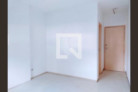 Casa à venda com 3 quartos, 132m² em Parque Maria Domitila, São Paulo