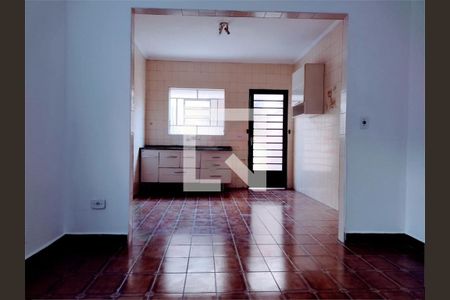 Casa à venda com 3 quartos, 132m² em Parque Maria Domitila, São Paulo