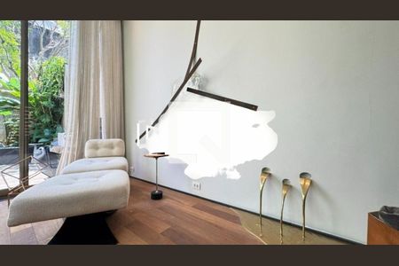 Casa à venda com 2 quartos, 250m² em Vila Nova Conceição, São Paulo