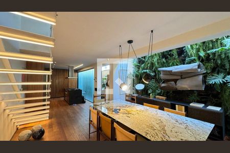 Casa à venda com 2 quartos, 250m² em Vila Nova Conceição, São Paulo