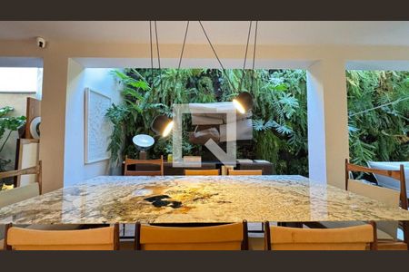 Casa à venda com 2 quartos, 250m² em Vila Nova Conceição, São Paulo