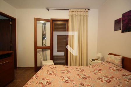 suíte  de casa de condomínio à venda com 3 quartos, 182m² em Parque Assuncao, Taboão da Serra