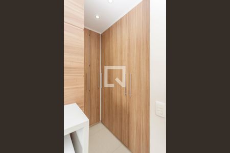 Closet da suíte 1 de apartamento para alugar com 2 quartos, 107m² em Vila Isa, São Paulo