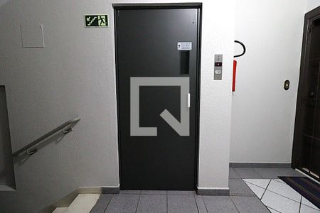 Apartamento para alugar com 71m², 2 quartos e sem vagaÁrea comum - Elevador