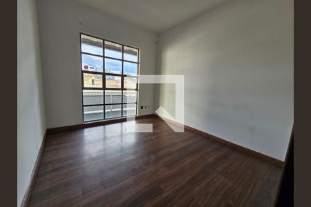 Casa para alugar com 2 quartos, 110m² em Floramar, Belo Horizonte